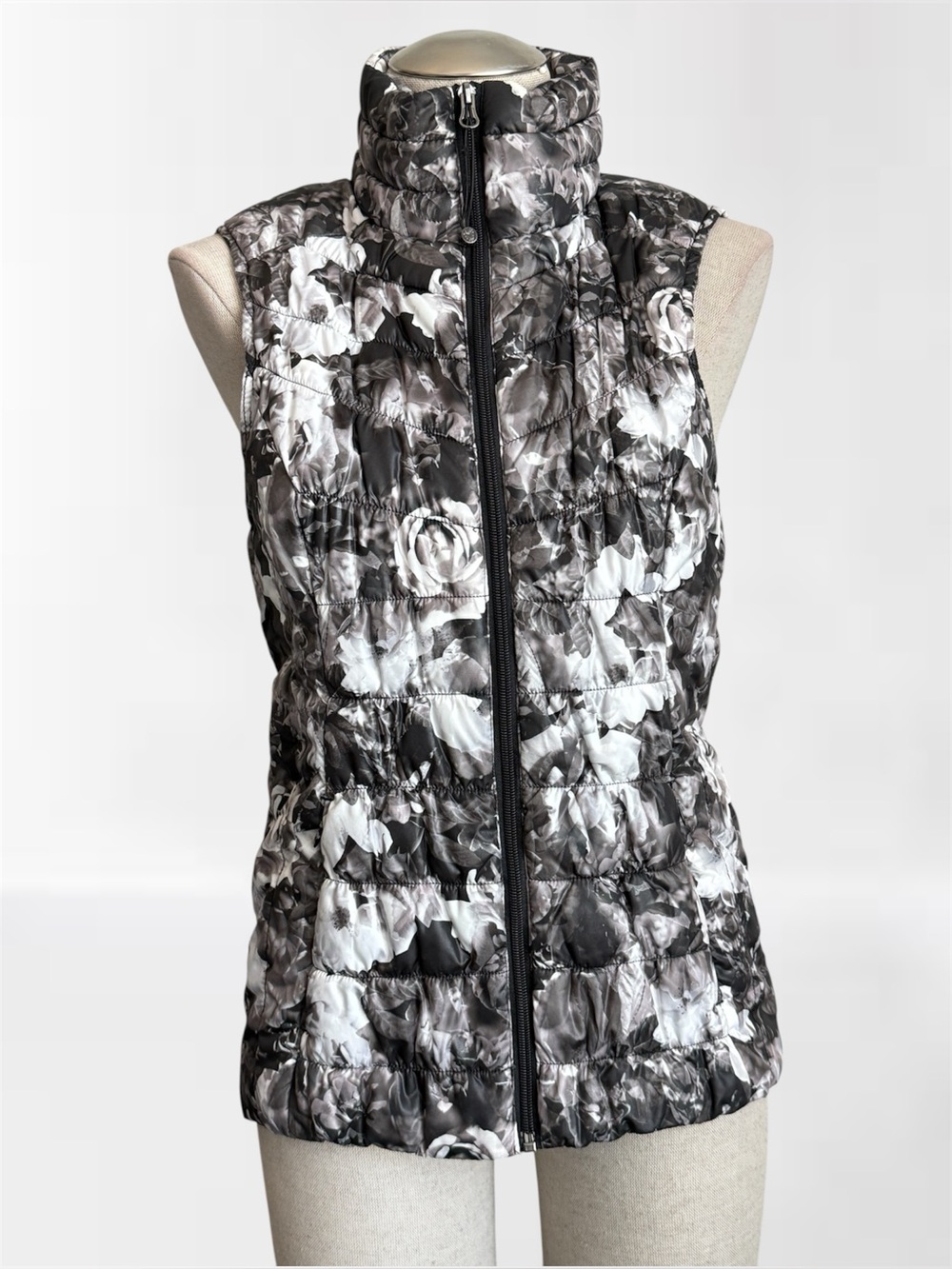 Betsey Johnson Performance Puffer Vest | Size S | Black & White Floral